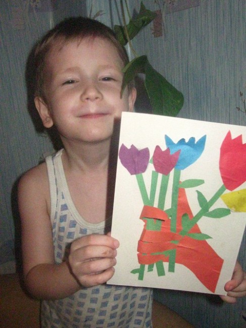 Аппликация из цветной бумаги Букет цветов для мамы