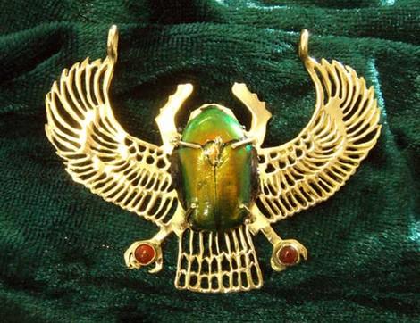 жук скарабей - символ бога солнца РА