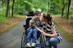 удобная детская инвалидная коляска