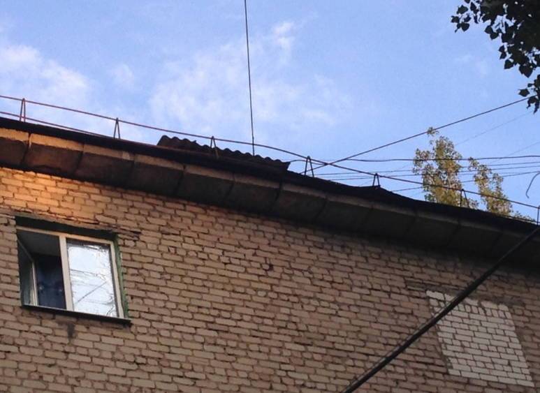 в Воронеже жильцы сами ремонтируют текущие крыши