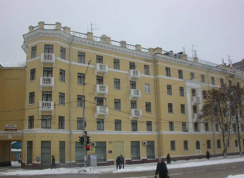 Вологда Привокзальная площадь. Сталинский дом